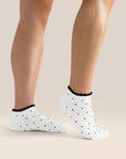 LOW RISE GRIP SOCKS - WHITE POLKA RUFFLE