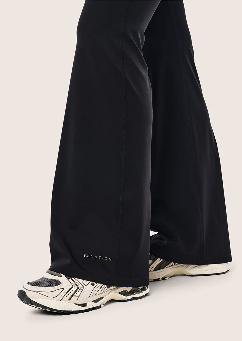 WANDER FLARE LEGGING